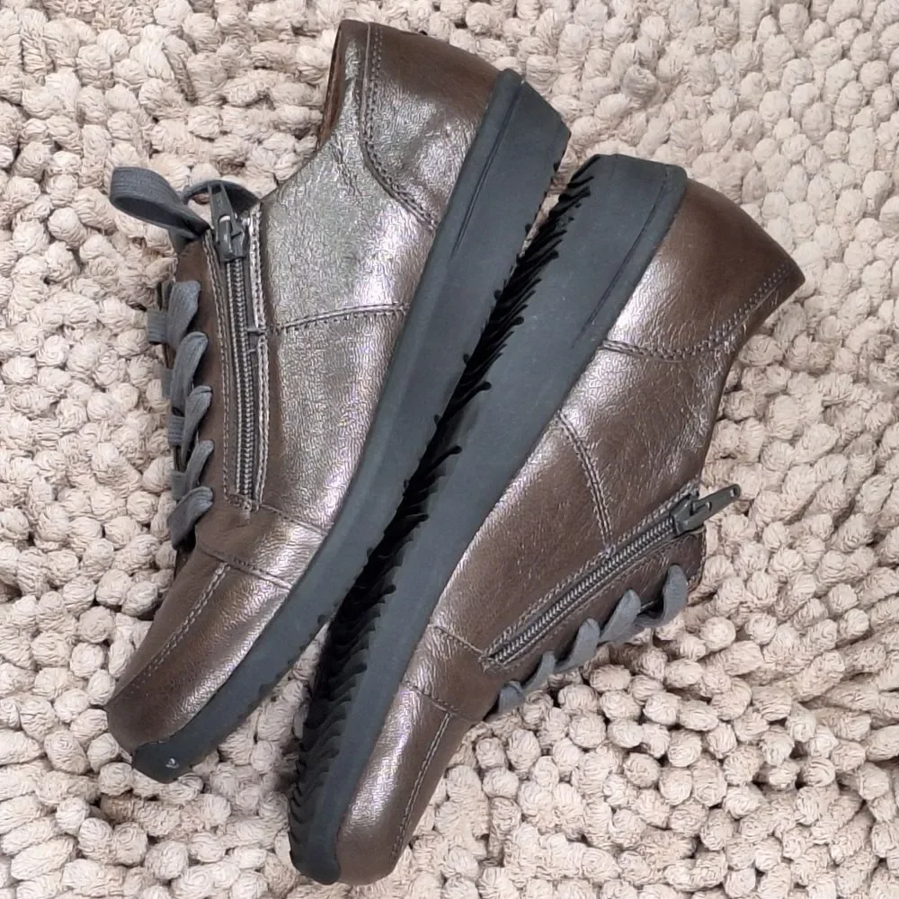 Vionic Abigail Metallic Leather Comfort Sneakers Size 7.5 Zipper needs insole